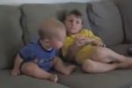 Bebés que luchan contra el sueño